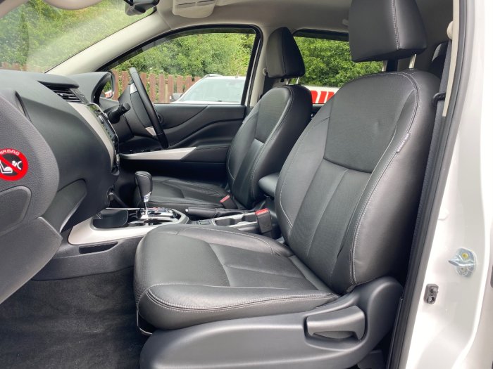 Nissan Navara Double Cab Pick Up Tekna 2.3dCi 190 4WD Auto Pick Up Diesel White