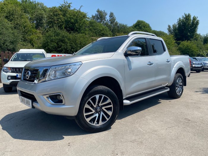 Nissan Navara Double Cab Pick Up Tekna 2.3dCi 190 4WD Auto Pick Up Diesel Silver