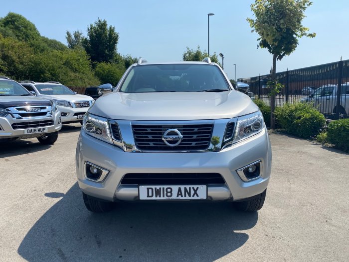 Nissan Navara Double Cab Pick Up Tekna 2.3dCi 190 4WD Auto Pick Up Diesel Silver