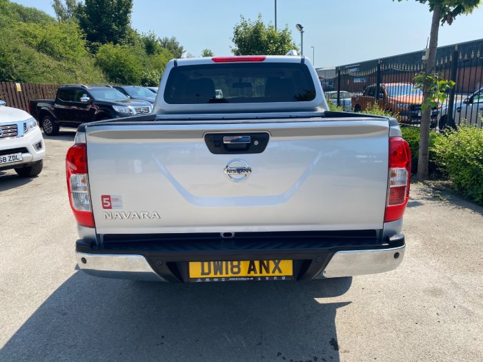 Nissan Navara Double Cab Pick Up Tekna 2.3dCi 190 4WD Auto Pick Up Diesel Silver