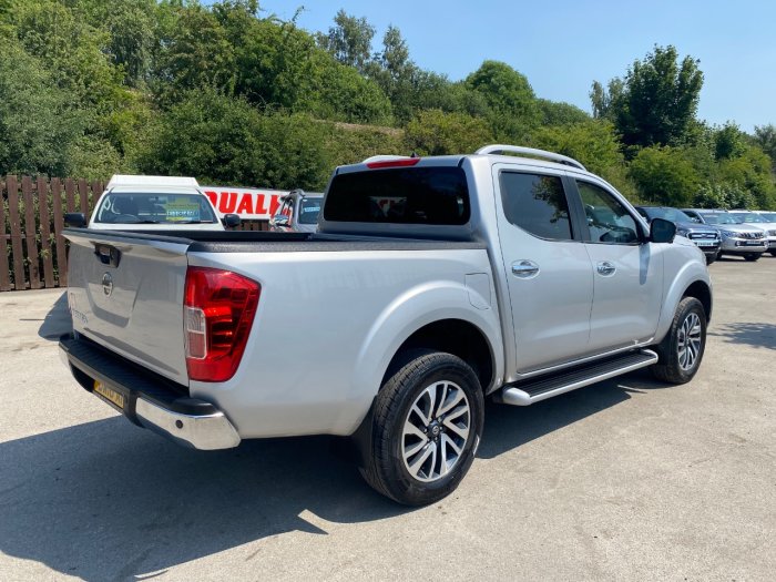 Nissan Navara Double Cab Pick Up Tekna 2.3dCi 190 4WD Auto Pick Up Diesel Silver