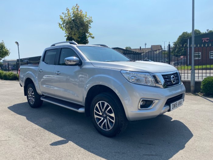 Nissan Navara Double Cab Pick Up Tekna 2.3dCi 190 4WD Auto Pick Up Diesel Silver