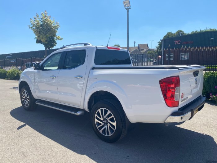 Nissan Navara Double Cab Pick Up Tekna 2.3dCi 190 4WD Auto Pick Up Diesel White