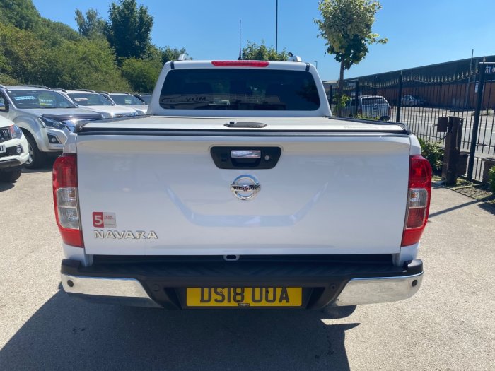 Nissan Navara Double Cab Pick Up Tekna 2.3dCi 190 4WD Auto Pick Up Diesel White