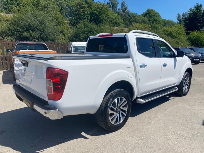Nissan Navara Double Cab Pick Up Tekna 2.3dCi 190 4WD Auto Pick Up Diesel White
