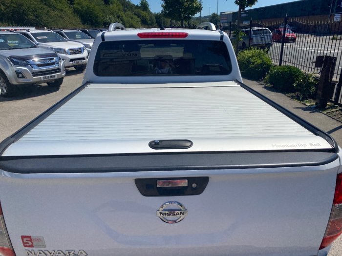 Nissan Navara Double Cab Pick Up Tekna 2.3dCi 190 4WD Auto Pick Up Diesel White