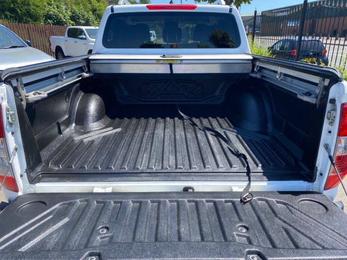 Nissan Navara Double Cab Pick Up Tekna 2.3dCi 190 4WD Auto Pick Up Diesel White