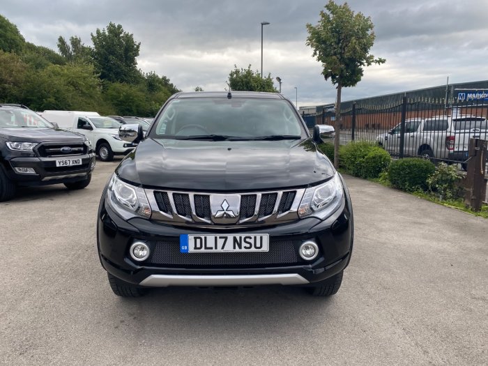 Mitsubishi L200 2.4 Double Cab DI-D 178 Barbarian 4WD Pick Up Diesel Black