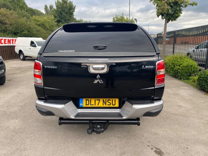 Mitsubishi L200 2.4 Double Cab DI-D 178 Barbarian 4WD Pick Up Diesel Black