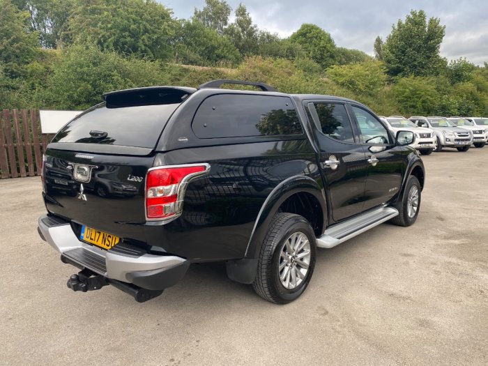 Mitsubishi L200 2.4 Double Cab DI-D 178 Barbarian 4WD Pick Up Diesel Black