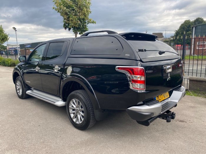 Mitsubishi L200 2.4 Double Cab DI-D 178 Barbarian 4WD Pick Up Diesel Black