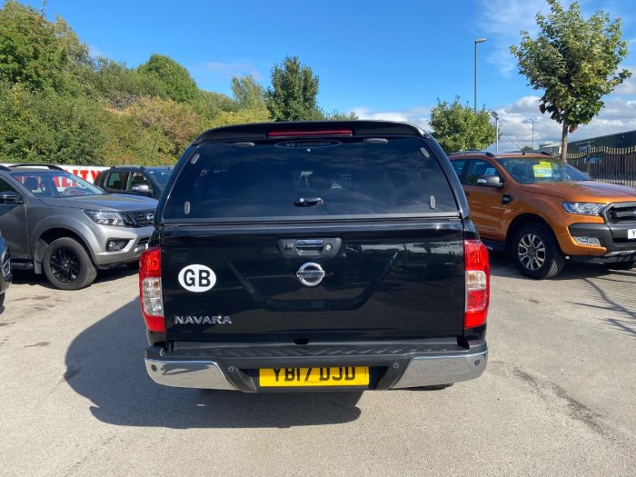 Nissan Navara Double Cab Pick Up Tekna 2.3dCi 190 4WD Pick Up Diesel Black