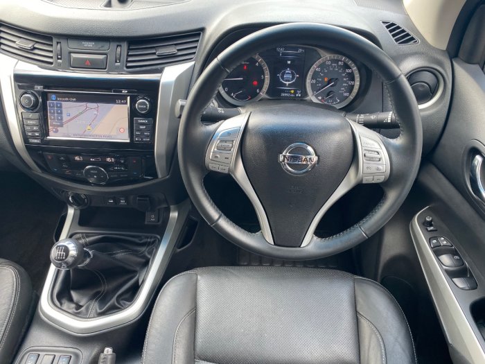Nissan Navara Double Cab Pick Up Tekna 2.3dCi 190 4WD Pick Up Diesel Black