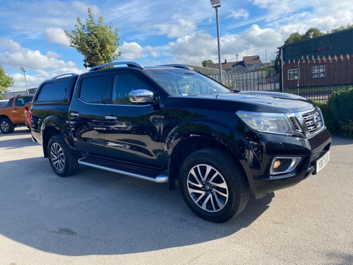 Nissan Navara Double Cab Pick Up Tekna 2.3dCi 190 4WD Pick Up Diesel Black