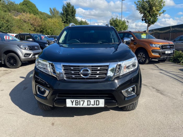 Nissan Navara Double Cab Pick Up Tekna 2.3dCi 190 4WD Pick Up Diesel Black