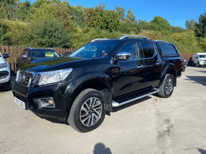 Nissan Navara Double Cab Pick Up Tekna 2.3dCi 190 4WD Pick Up Diesel Black
