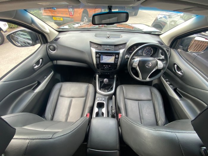 Nissan Navara Double Cab Pick Up Tekna 2.3dCi 190 4WD Pick Up Diesel Black