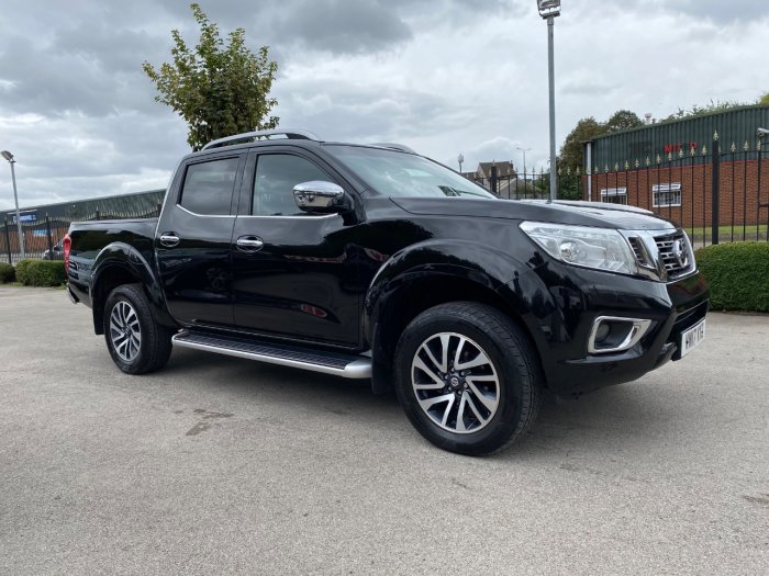 Nissan Navara Double Cab Pick Up Tekna 2.3dCi 190 4WD Pick Up Diesel Black