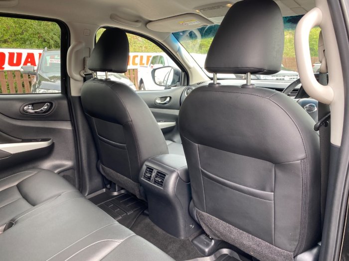 Nissan Navara Double Cab Pick Up Tekna 2.3dCi 190 4WD Pick Up Diesel Black
