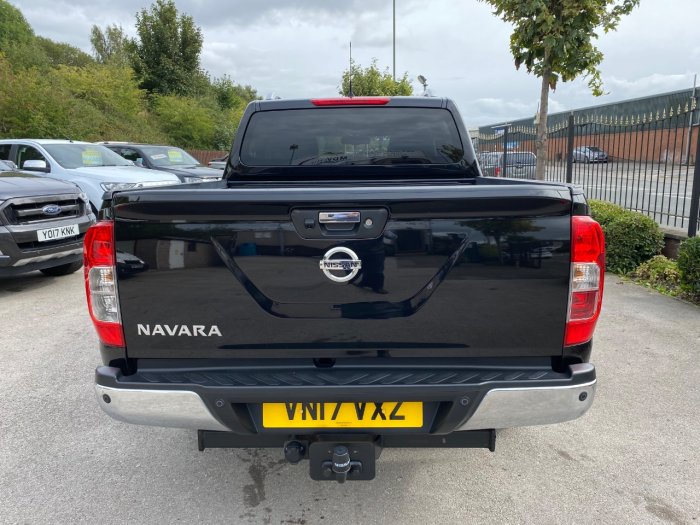 Nissan Navara Double Cab Pick Up Tekna 2.3dCi 190 4WD Pick Up Diesel Black
