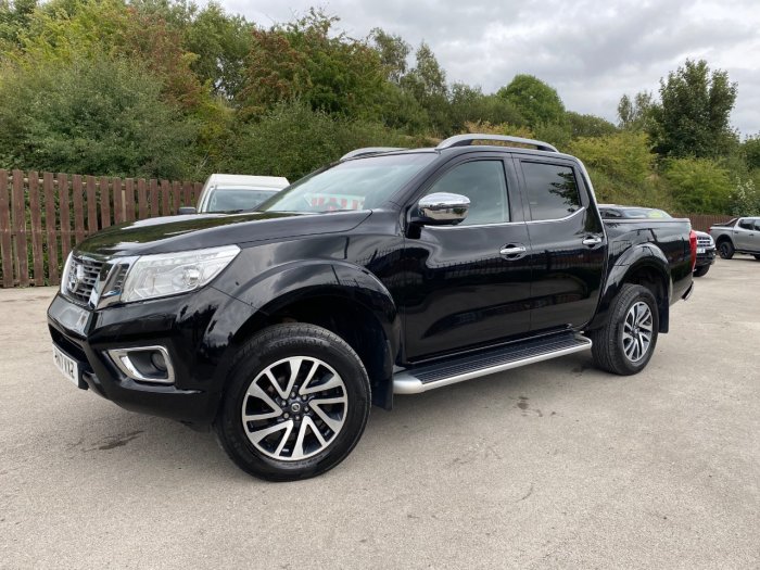 Nissan Navara Double Cab Pick Up Tekna 2.3dCi 190 4WD Pick Up Diesel Black