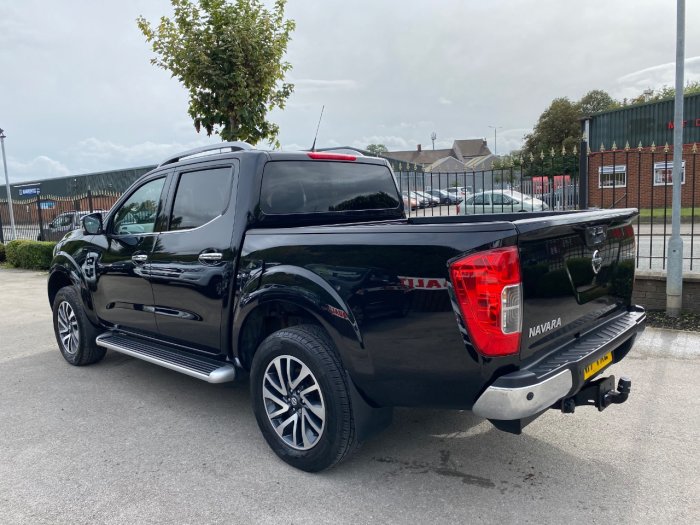 Nissan Navara Double Cab Pick Up Tekna 2.3dCi 190 4WD Pick Up Diesel Black