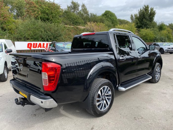 Nissan Navara Double Cab Pick Up Tekna 2.3dCi 190 4WD Pick Up Diesel Black
