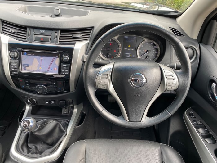 Nissan Navara Double Cab Pick Up Tekna 2.3dCi 190 4WD Pick Up Diesel Black