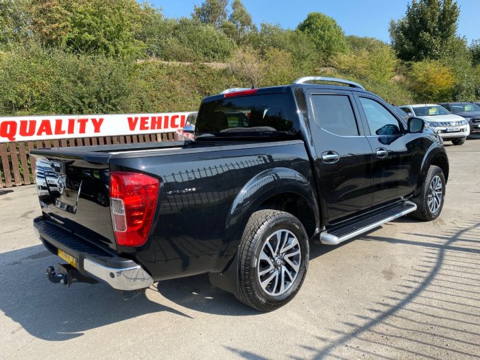 Nissan Navara Double Cab Pick Up Tekna 2.3dCi 190 4WD Pick Up Diesel Black