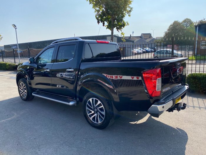Nissan Navara Double Cab Pick Up Tekna 2.3dCi 190 4WD Pick Up Diesel Black