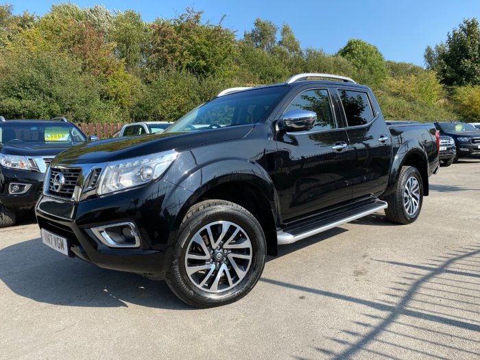 Nissan Navara Double Cab Pick Up Tekna 2.3dCi 190 4WD Pick Up Diesel Black