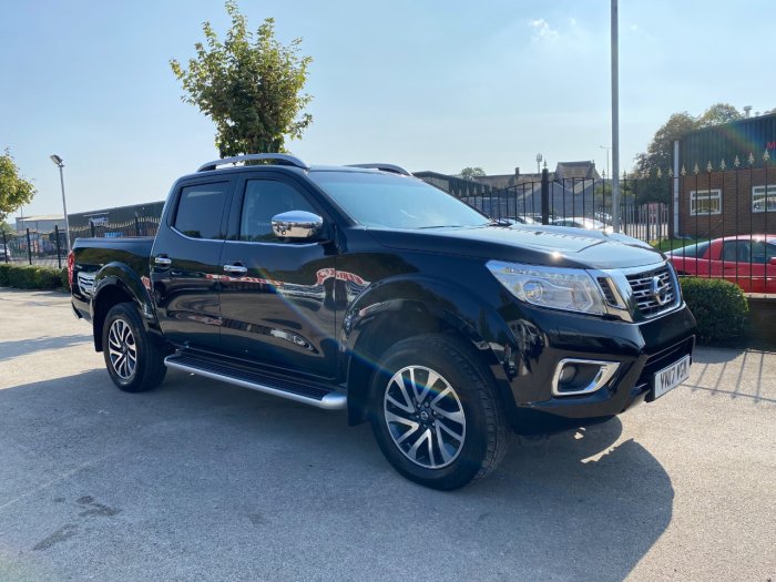 Nissan Navara Double Cab Pick Up Tekna 2.3dCi 190 4WD Pick Up Diesel Black