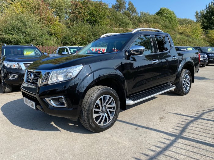 Nissan Navara Double Cab Pick Up Tekna 2.3dCi 190 4WD Pick Up Diesel Black