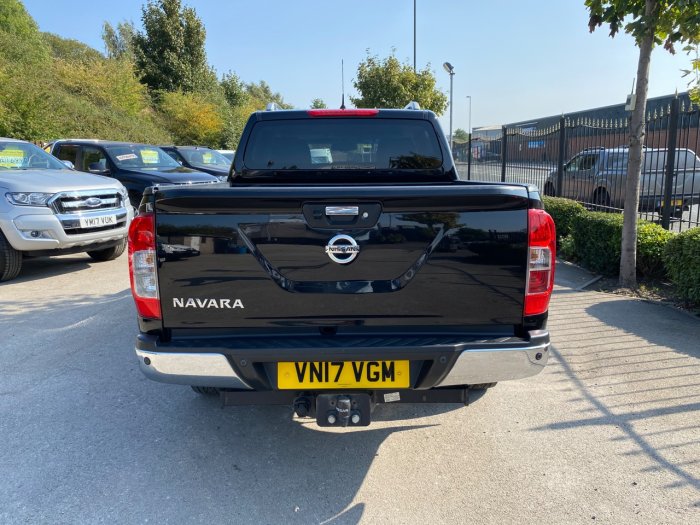 Nissan Navara Double Cab Pick Up Tekna 2.3dCi 190 4WD Pick Up Diesel Black