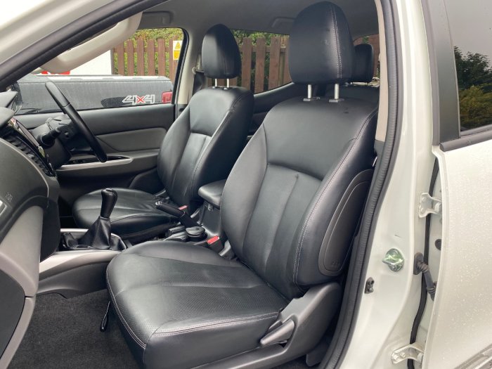 Mitsubishi L200 2.4 Double Cab DI-D 178 Warrior 4WD Pick Up Diesel White