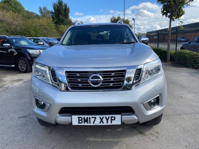 Nissan Navara Double Cab Pick Up Tekna 2.3dCi 190 4WD Auto Pick Up Diesel Silver