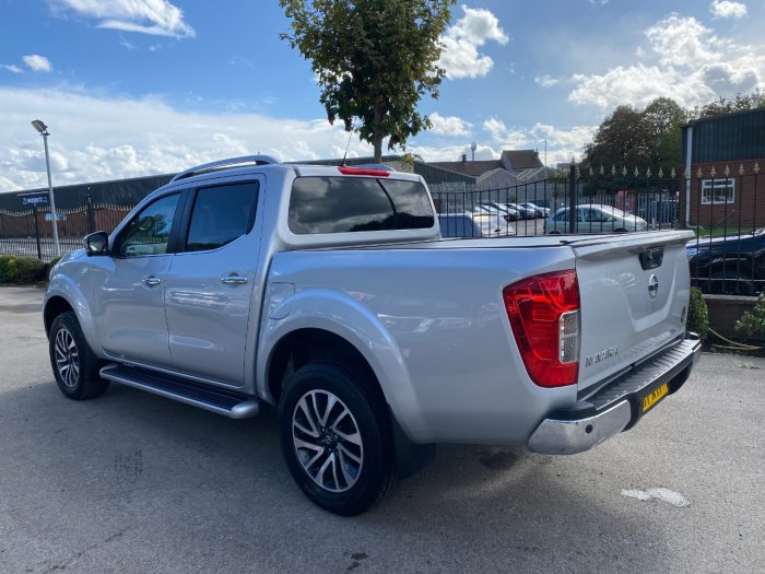 Nissan Navara Double Cab Pick Up Tekna 2.3dCi 190 4WD Auto Pick Up Diesel Silver