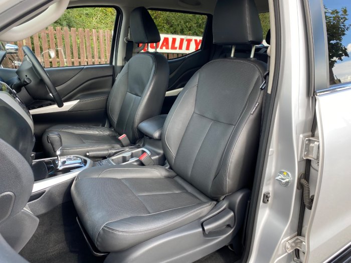 Nissan Navara Double Cab Pick Up Tekna 2.3dCi 190 4WD Auto Pick Up Diesel Silver