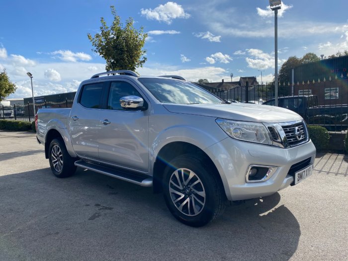 Nissan Navara Double Cab Pick Up Tekna 2.3dCi 190 4WD Auto Pick Up Diesel Silver