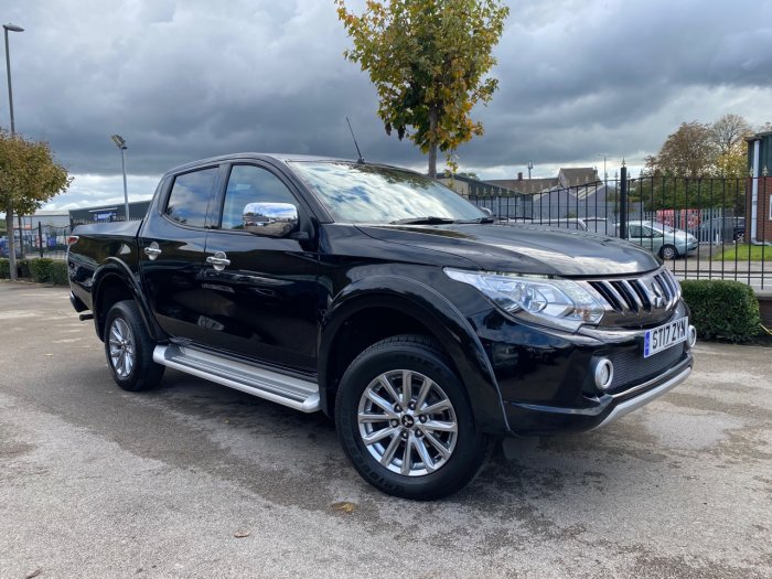 Mitsubishi L200 2.4 Double Cab DI-D 178 Barbarian 4WD Pick Up Diesel Black