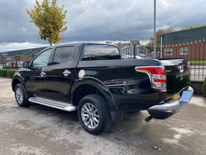 Mitsubishi L200 2.4 Double Cab DI-D 178 Barbarian 4WD Pick Up Diesel Black