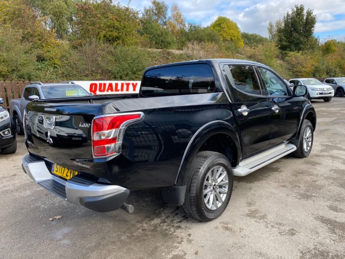 Mitsubishi L200 2.4 Double Cab DI-D 178 Barbarian 4WD Pick Up Diesel Black