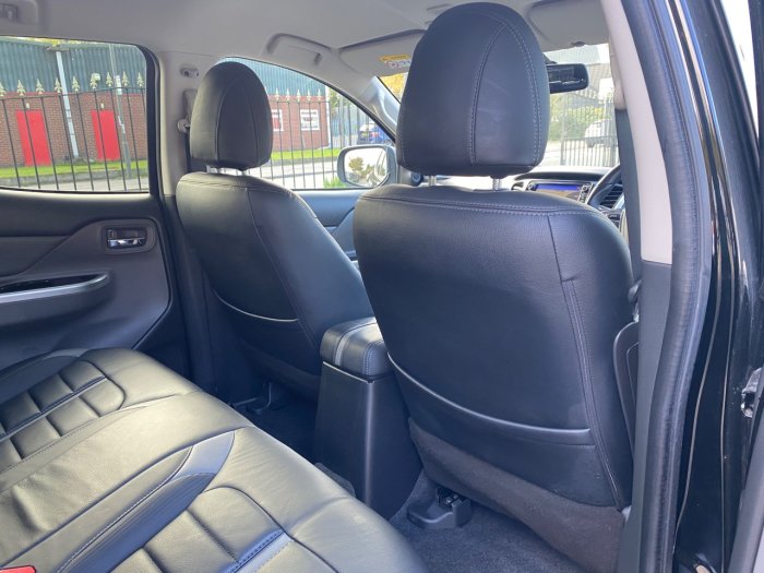 Mitsubishi L200 2.4 Double Cab DI-D 178 Barbarian 4WD Pick Up Diesel Black