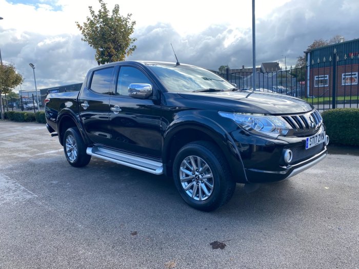 Mitsubishi L200 2.4 Double Cab DI-D 178 Barbarian 4WD Pick Up Diesel Black