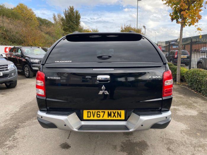 Mitsubishi L200 2.4 Double Cab DI-D 178 Warrior 4WD Pick Up Diesel Black