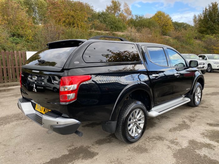 Mitsubishi L200 2.4 Double Cab DI-D 178 Warrior 4WD Pick Up Diesel Black