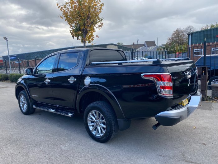 Mitsubishi L200 2.4 Double Cab DI-D 178 Barbarian 4WD Pick Up Diesel Black