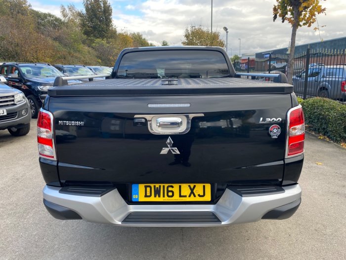 Mitsubishi L200 2.4 Double Cab DI-D 178 Barbarian 4WD Pick Up Diesel Black