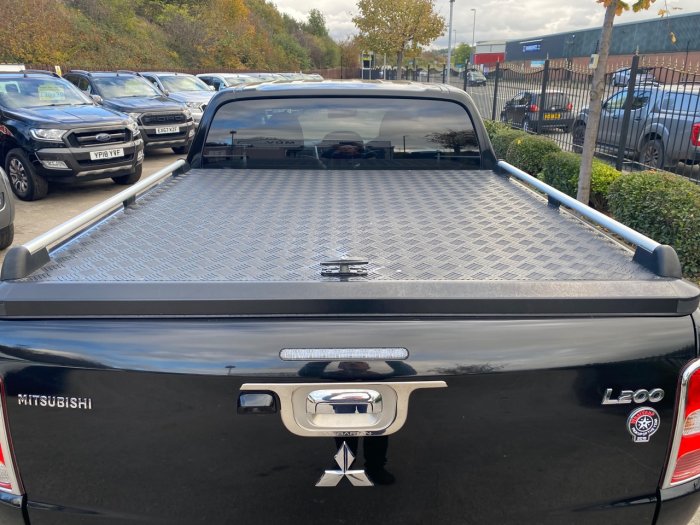 Mitsubishi L200 2.4 Double Cab DI-D 178 Barbarian 4WD Pick Up Diesel Black