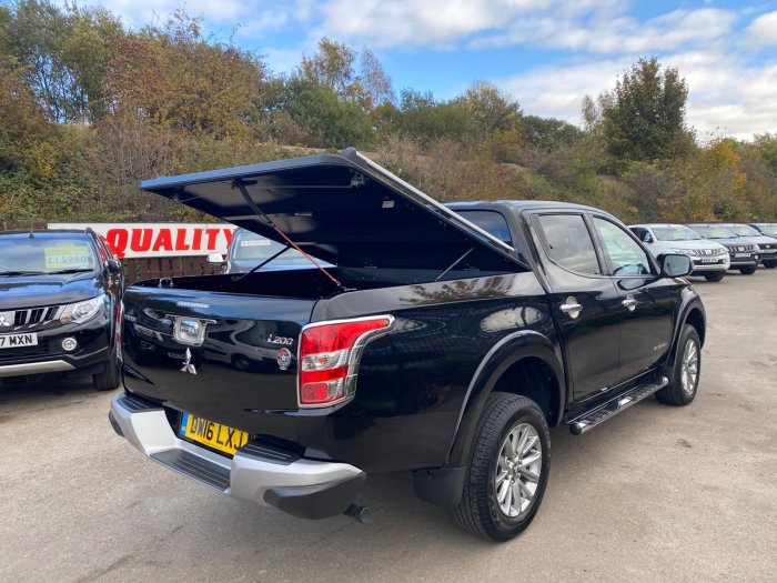 Mitsubishi L200 2.4 Double Cab DI-D 178 Barbarian 4WD Pick Up Diesel Black